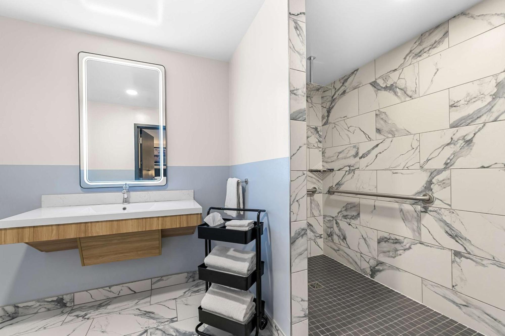 Best Western Buffalo Inn & Suites Bagian luar foto