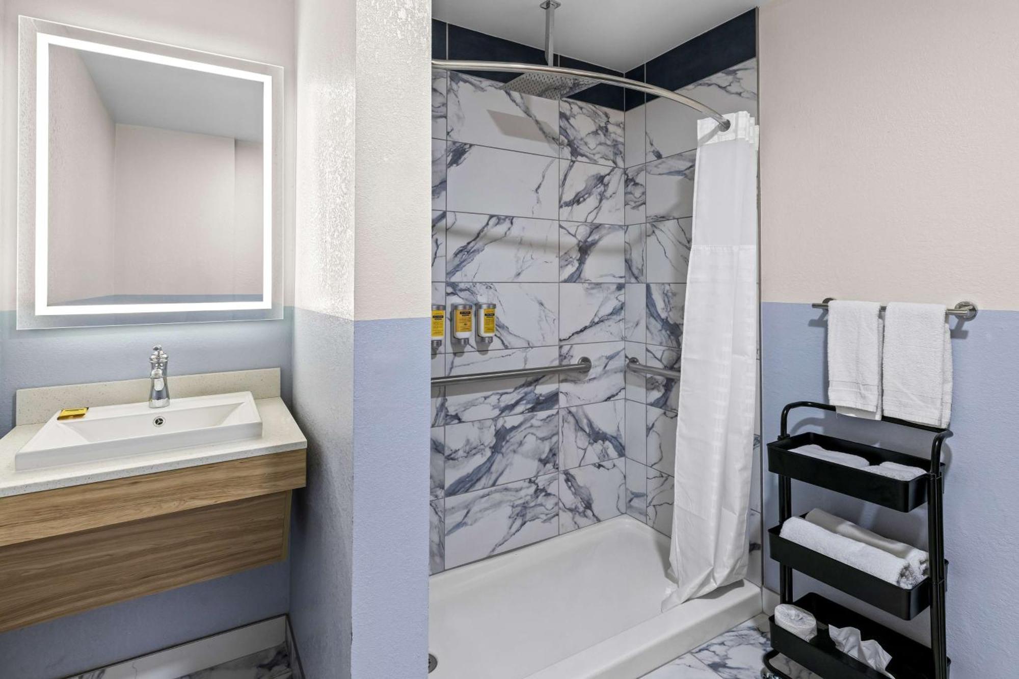 Best Western Buffalo Inn & Suites Bagian luar foto